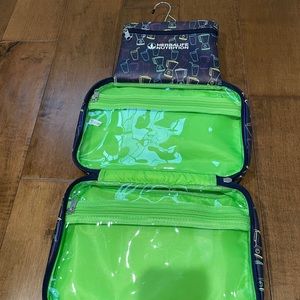 Makeup Bag: Hanging, 3 Zip Compartments